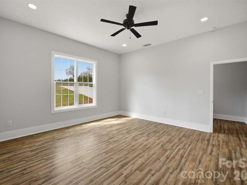 9067 McCray Farms Drive, Hickory, NC 28601.  MLS# CAR4353518, YatesRealty ID 25566. 