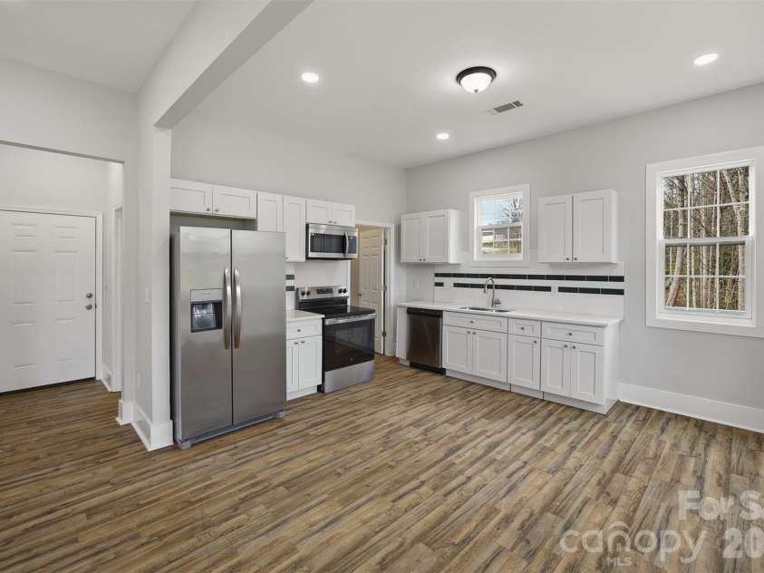 9067 McCray Farms Drive, Hickory, NC 28601.  MLS# CAR4353518, YatesRealty ID 25566. 