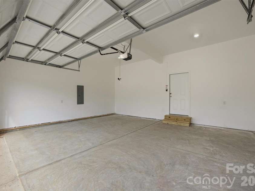 9067 McCray Farms Drive, Hickory, NC 28601.  MLS# CAR4353518, YatesRealty ID 25566. 