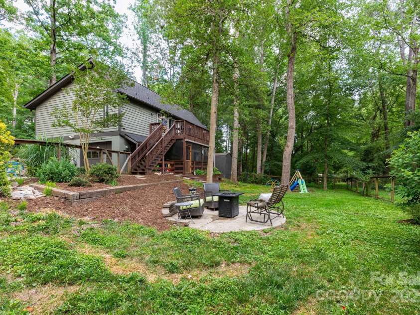 14 New Bern Drive, Fletcher, NC 28732.  MLS# CAR4277461, YatesRealty ID 25567. Fenced in backyard