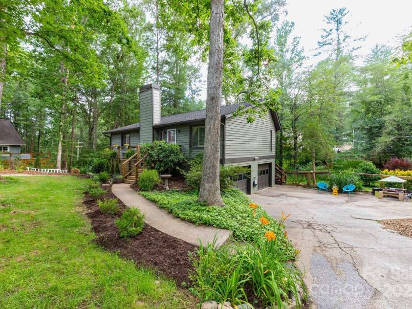 14 New Bern Drive, Fletcher, NC 28732.  MLS# CAR4277461, YatesRealty ID 25567. Plenty of parking