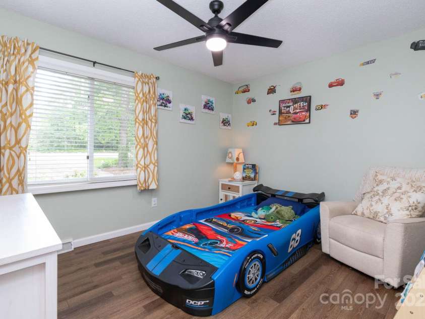 14 New Bern Drive, Fletcher, NC 28732.  MLS# CAR4277461, YatesRealty ID 25567. Second of two main level bedrooms
