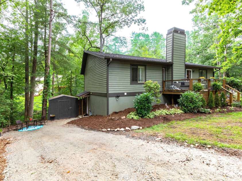 14 New Bern Drive, Fletcher, NC 28732.  MLS# CAR4277461, YatesRealty ID 25567. Separate driveway for studio apt