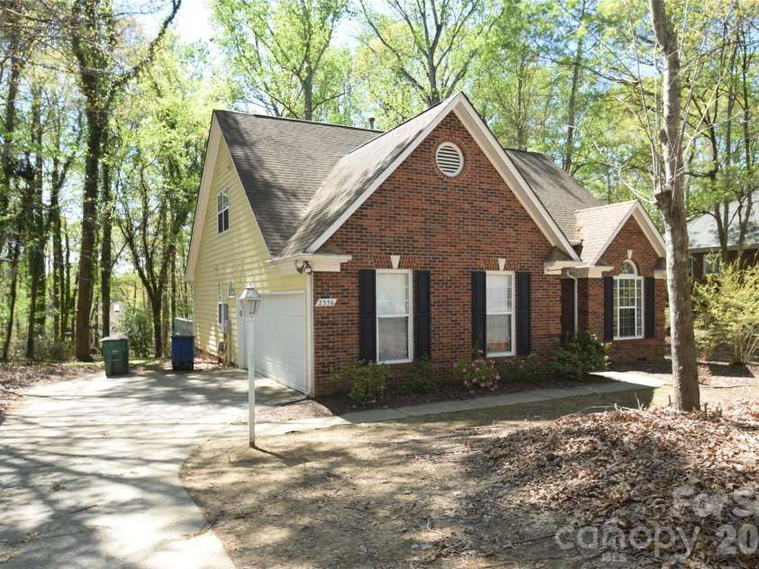 2336 Mill House Lane, Matthews, NC 28104.  MLS# CAR4362961, YatesRealty ID 25568. 