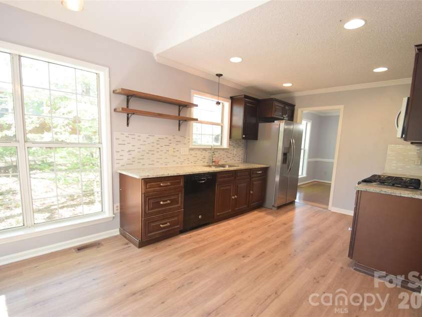 2336 Mill House Lane, Matthews, NC 28104.  MLS# CAR4362961, YatesRealty ID 25568. 