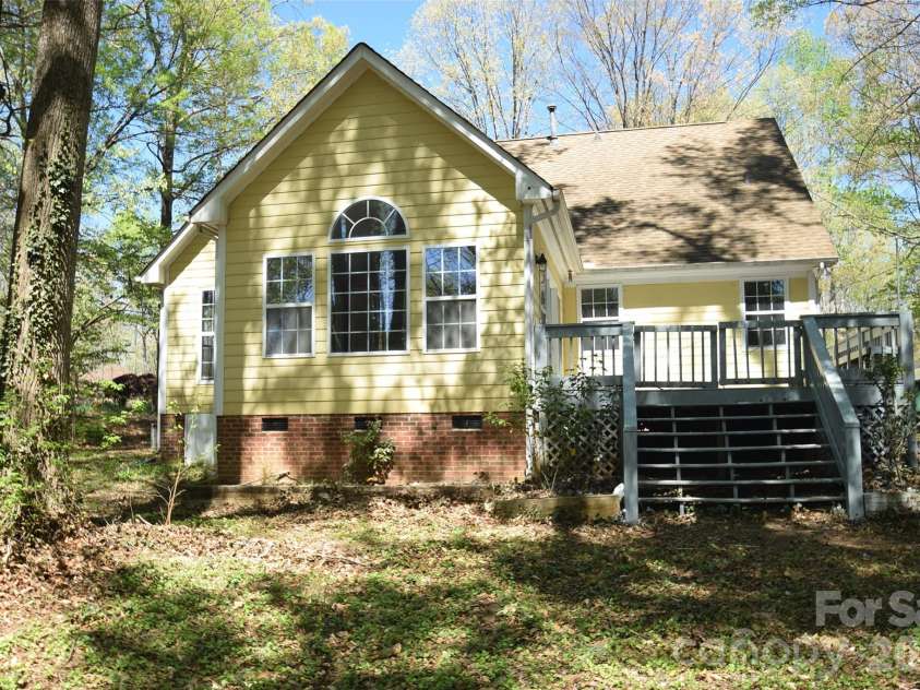 2336 Mill House Lane, Matthews, NC 28104.  MLS# CAR4362961, YatesRealty ID 25568. 