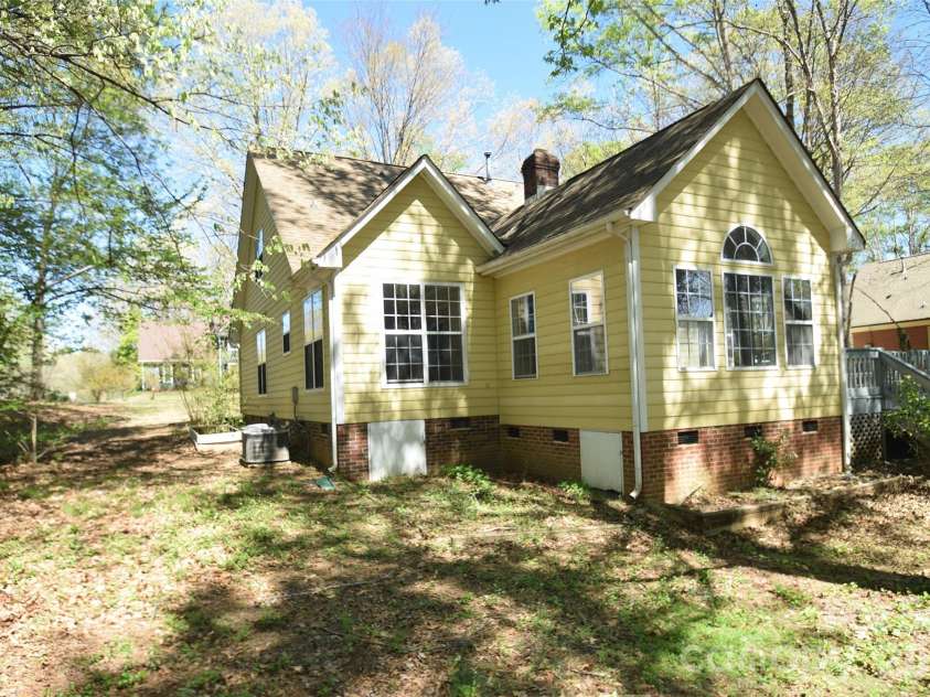 2336 Mill House Lane, Matthews, NC 28104.  MLS# CAR4362961, YatesRealty ID 25568. 