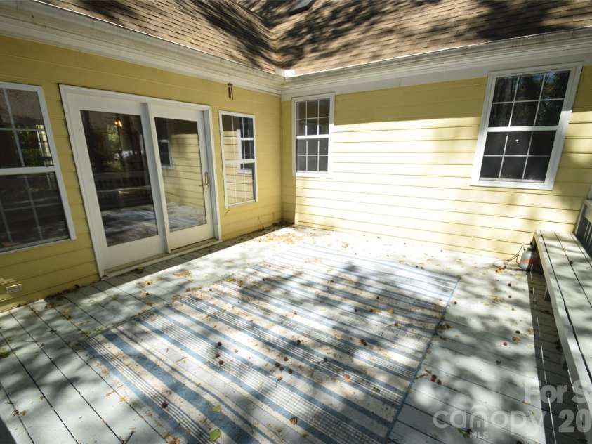 2336 Mill House Lane, Matthews, NC 28104.  MLS# CAR4362961, YatesRealty ID 25568. 