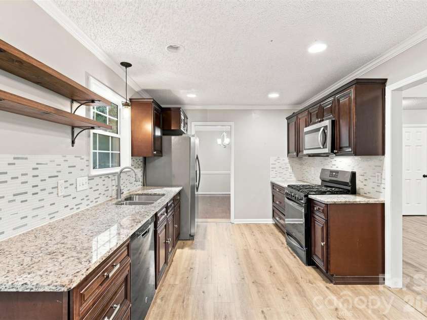 2336 Mill House Lane, Matthews, NC 28104.  MLS# CAR4362961, YatesRealty ID 25568. 