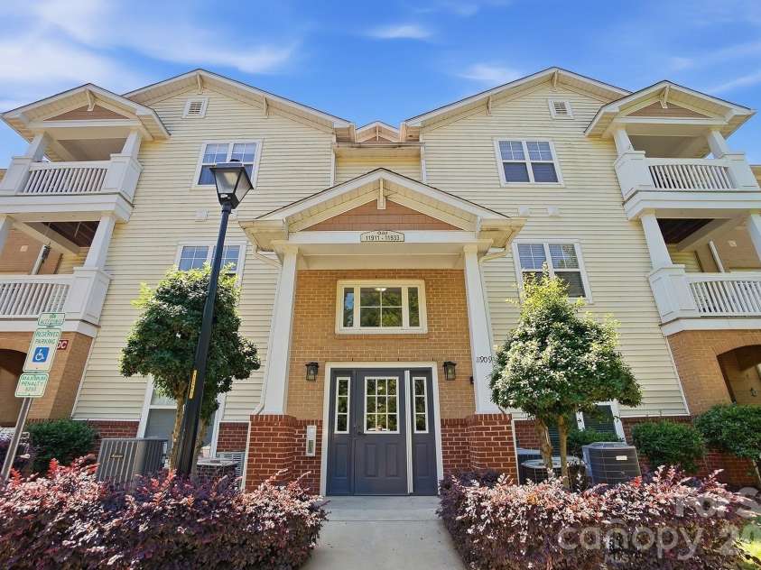 11919 Ridgeway Park Drive, Charlotte, NC 28277.  MLS# CAR4384868, YatesRealty ID 25569. 