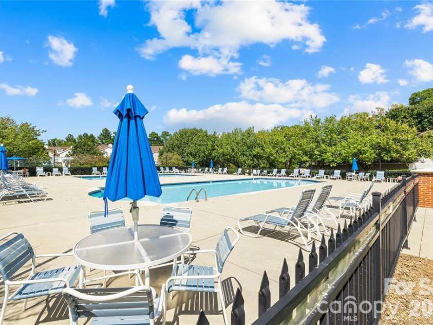 11919 Ridgeway Park Drive, Charlotte, NC 28277.  MLS# CAR4384868, YatesRealty ID 25569. Pool