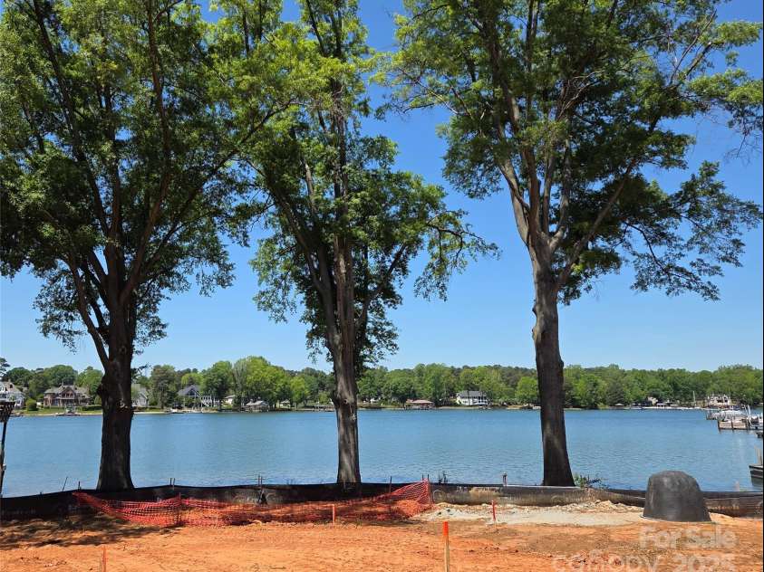 242 Shoreline Loop, Mooresville, NC 28117.  MLS# CAR4254091, YatesRealty ID 25569. 