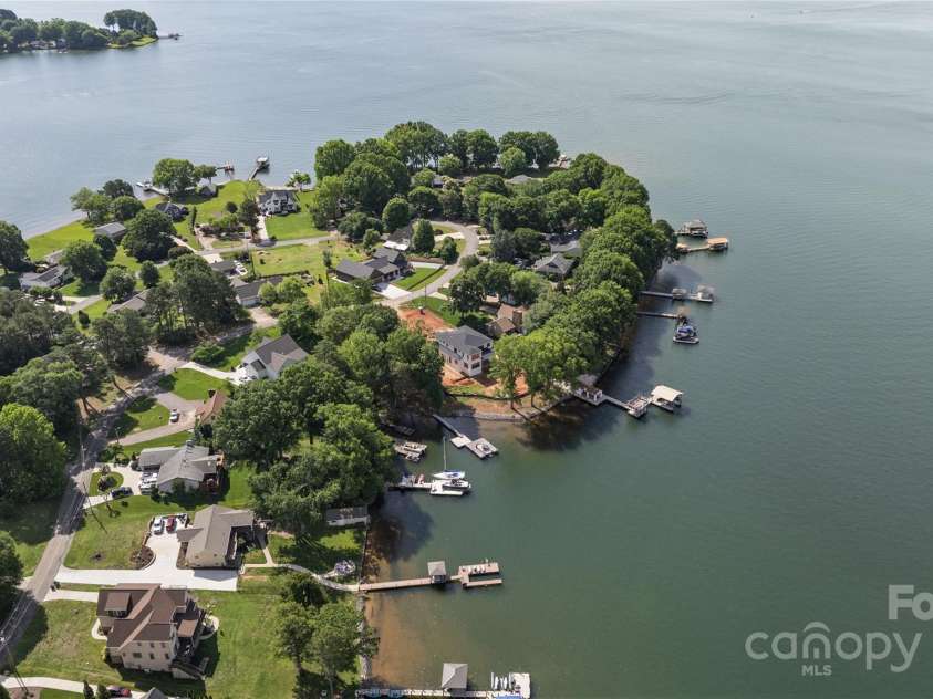242 Shoreline Loop, Mooresville, NC 28117.  MLS# CAR4254091, YatesRealty ID 25569. 