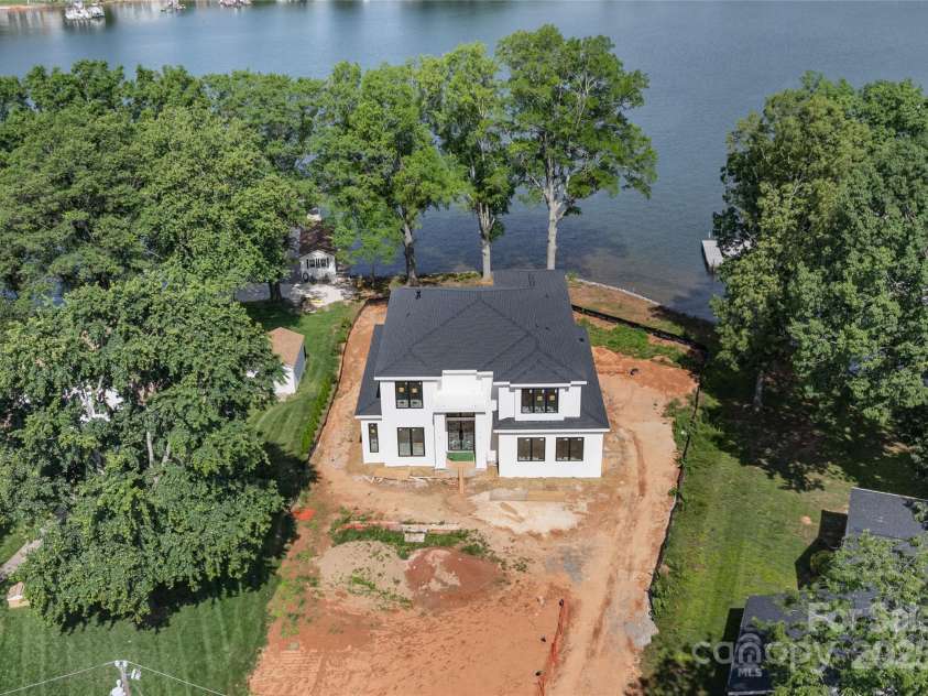 242 Shoreline Loop, Mooresville, NC 28117.  MLS# CAR4254091, YatesRealty ID 25569. 