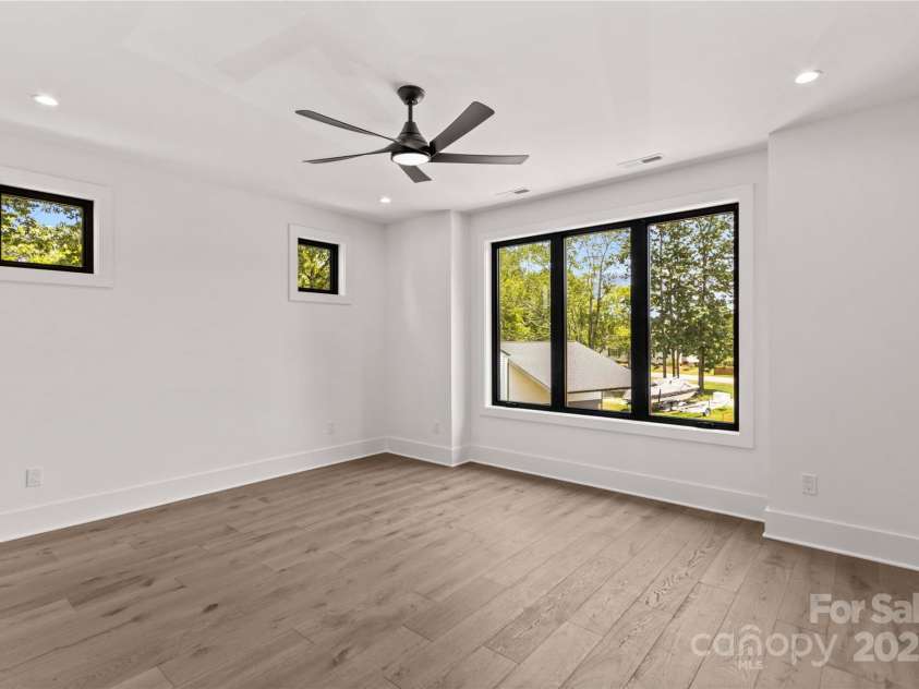 242 Shoreline Loop, Mooresville, NC 28117.  MLS# CAR4254091, YatesRealty ID 25569. 