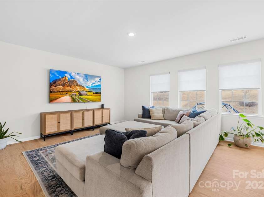 367 Kennerly Center Drive, Mooresville, NC 28115.  MLS# CAR4231882, YatesRealty ID 2557. Spacious Living Room