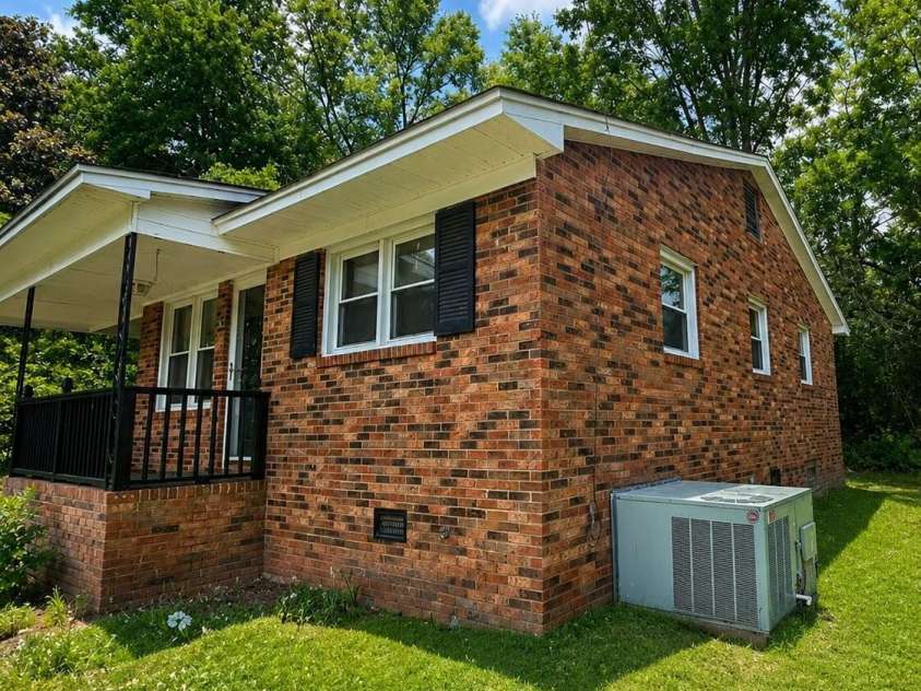 405 Isom Street, Lancaster, SC 29720.  MLS# CAR4385867, YatesRealty ID 25570. 