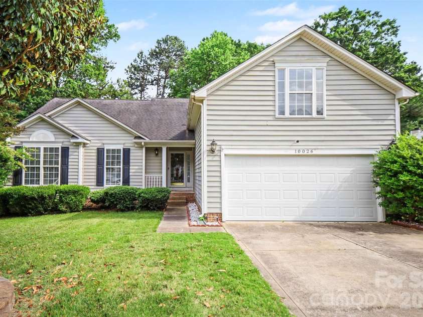 10026 Dauphine Drive, Charlotte, NC 28216.  MLS# CAR4385192, YatesRealty ID 25574. 
