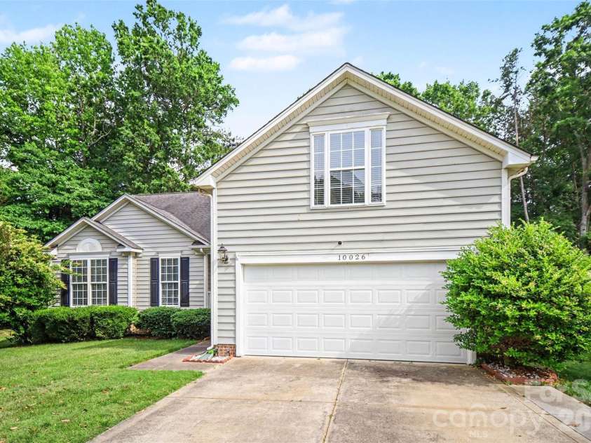 10026 Dauphine Drive, Charlotte, NC 28216.  MLS# CAR4385192, YatesRealty ID 25574. 