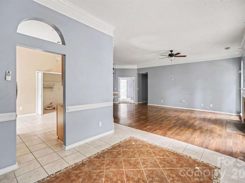 10026 Dauphine Drive, Charlotte, NC 28216.  MLS# CAR4385192, YatesRealty ID 25574. 