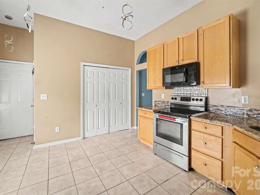 10026 Dauphine Drive, Charlotte, NC 28216.  MLS# CAR4385192, YatesRealty ID 25574. 