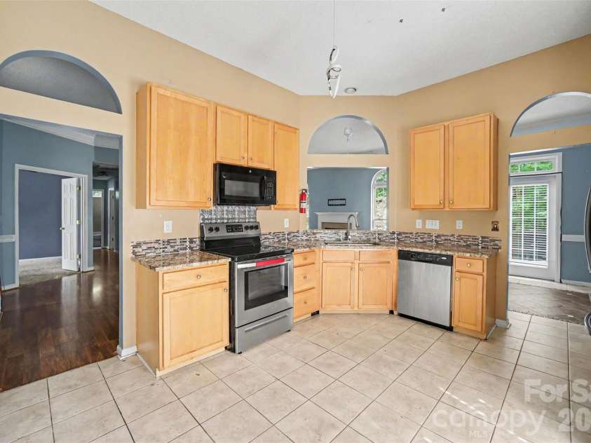 10026 Dauphine Drive, Charlotte, NC 28216.  MLS# CAR4385192, YatesRealty ID 25574. 