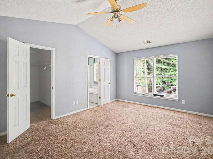 10026 Dauphine Drive, Charlotte, NC 28216.  MLS# CAR4385192, YatesRealty ID 25574. 