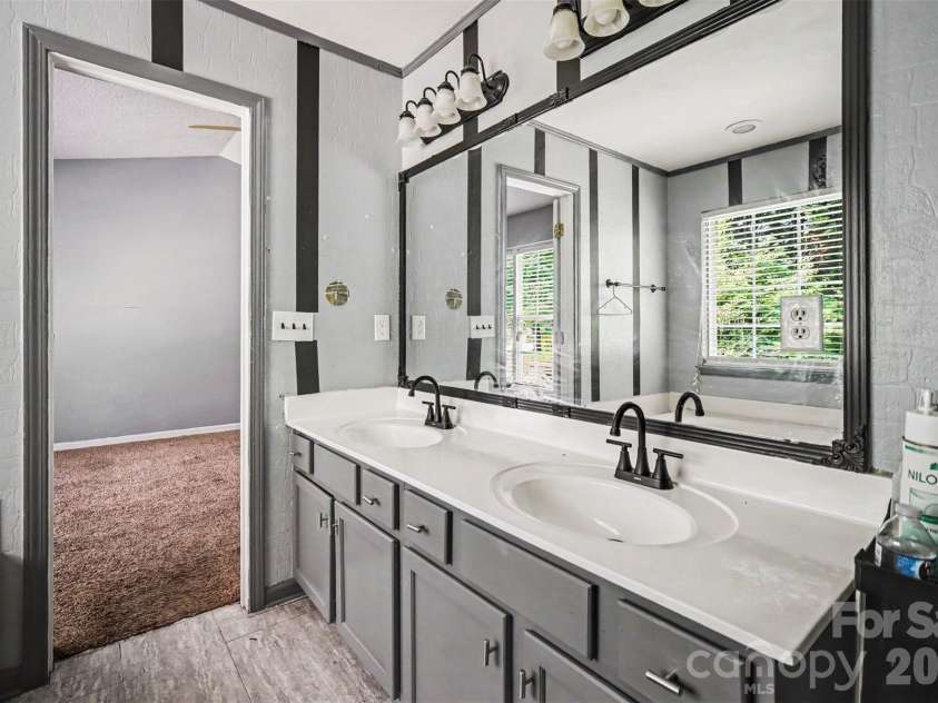 10026 Dauphine Drive, Charlotte, NC 28216.  MLS# CAR4385192, YatesRealty ID 25574. 