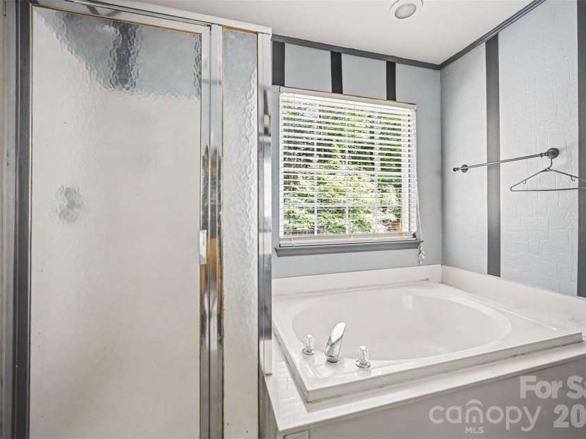 10026 Dauphine Drive, Charlotte, NC 28216.  MLS# CAR4385192, YatesRealty ID 25574. 
