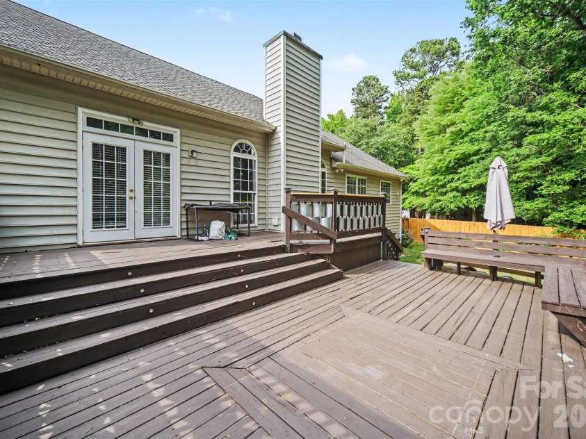 10026 Dauphine Drive, Charlotte, NC 28216.  MLS# CAR4385192, YatesRealty ID 25574. 