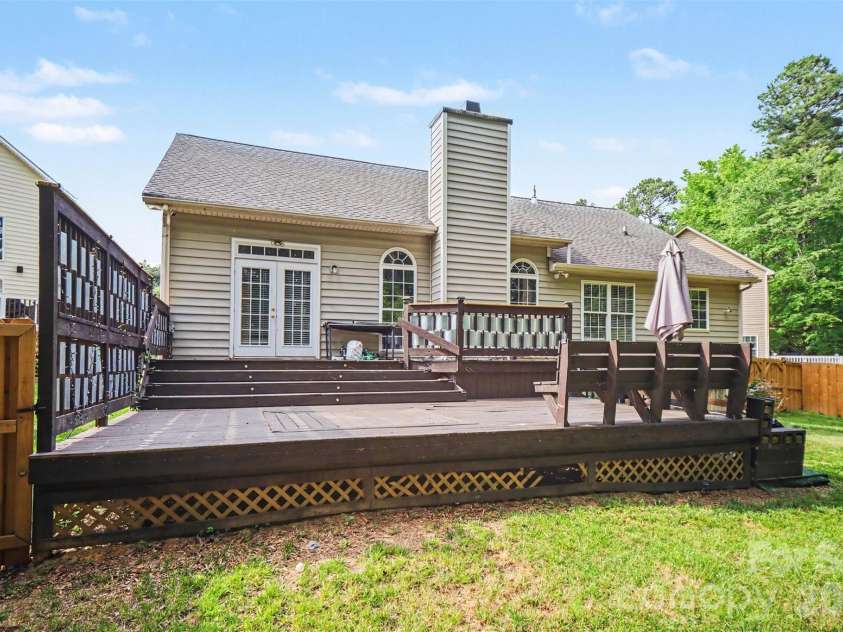 10026 Dauphine Drive, Charlotte, NC 28216.  MLS# CAR4385192, YatesRealty ID 25574. 