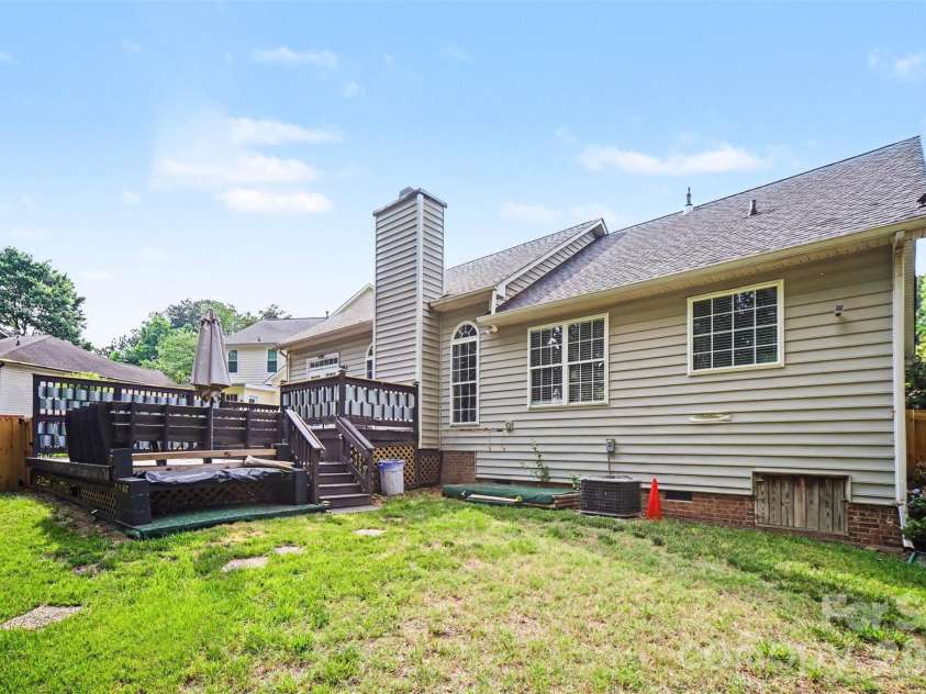 10026 Dauphine Drive, Charlotte, NC 28216.  MLS# CAR4385192, YatesRealty ID 25574. 