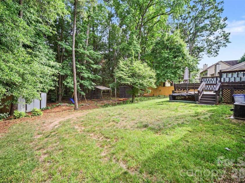 10026 Dauphine Drive, Charlotte, NC 28216.  MLS# CAR4385192, YatesRealty ID 25574. 