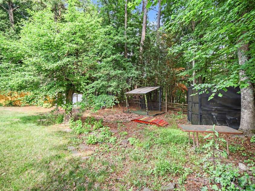 10026 Dauphine Drive, Charlotte, NC 28216.  MLS# CAR4385192, YatesRealty ID 25574. 