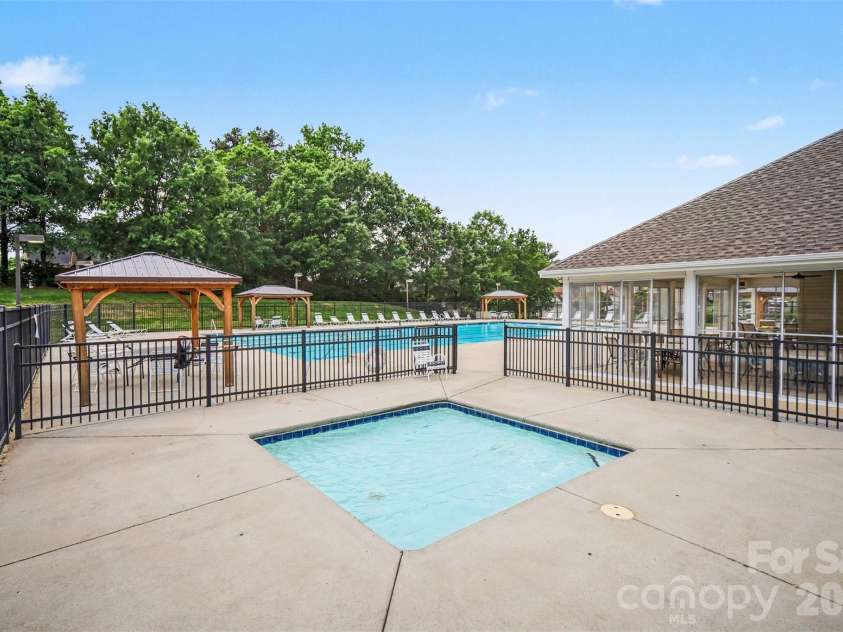 10026 Dauphine Drive, Charlotte, NC 28216.  MLS# CAR4385192, YatesRealty ID 25574. 