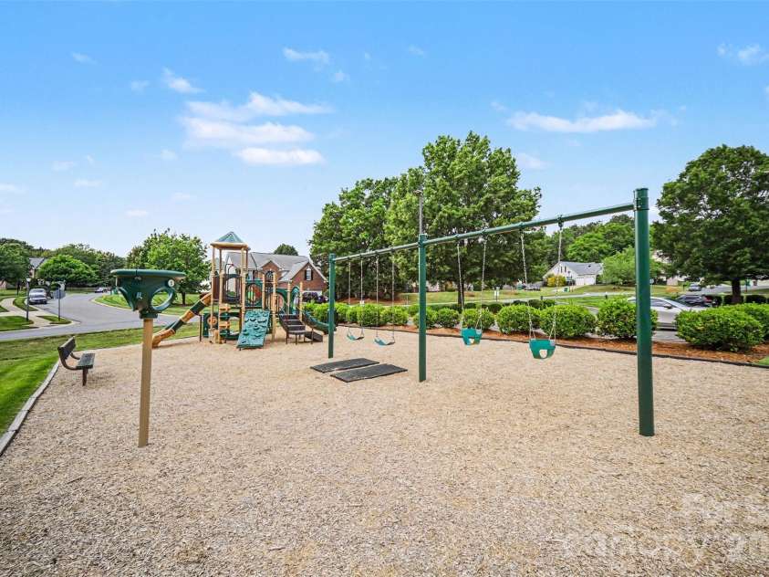 10026 Dauphine Drive, Charlotte, NC 28216.  MLS# CAR4385192, YatesRealty ID 25574. 