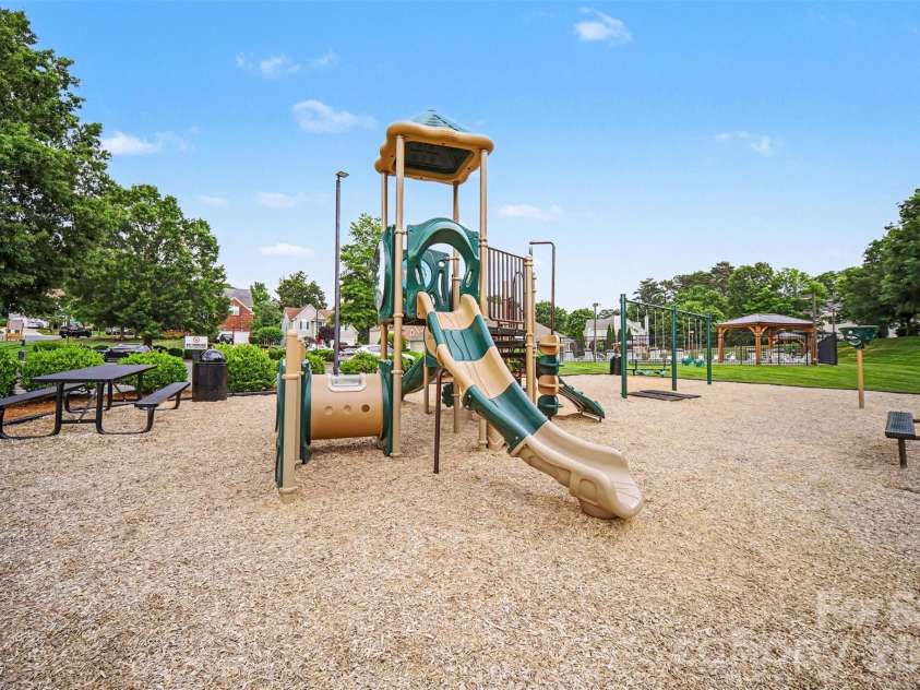 10026 Dauphine Drive, Charlotte, NC 28216.  MLS# CAR4385192, YatesRealty ID 25574. 