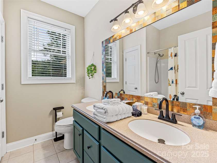 37 Gaston Mountain Road, Asheville, NC 28806.  MLS# CAR4273933, YatesRealty ID 25574. 2nd full bathroom