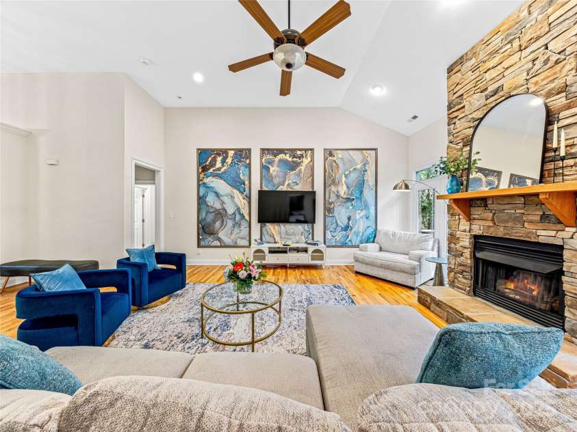 37 Gaston Mountain Road, Asheville, NC 28806.  MLS# CAR4273933, YatesRealty ID 25574. 