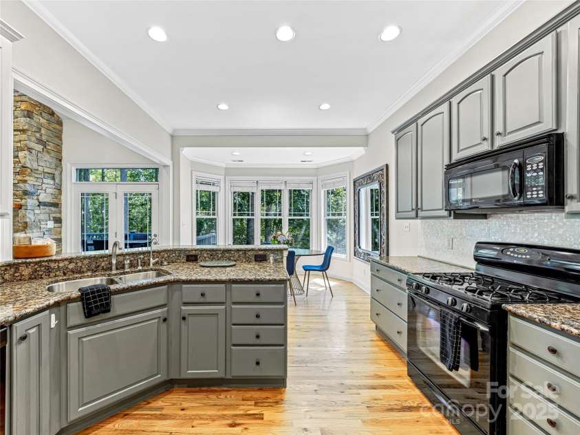 37 Gaston Mountain Road, Asheville, NC 28806.  MLS# CAR4273933, YatesRealty ID 25574. 