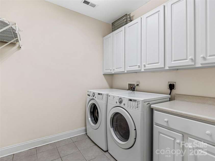 37 Gaston Mountain Road, Asheville, NC 28806.  MLS# CAR4273933, YatesRealty ID 25574. 