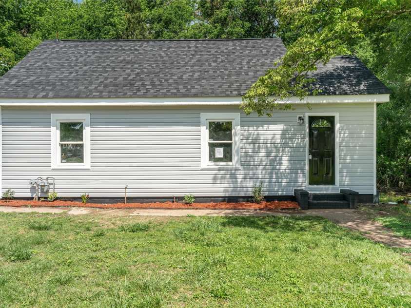 509 Hetty Hill Street, Gaffney, SC 29340.  MLS# CAR4248064, YatesRealty ID 25575. Front of Home (1)