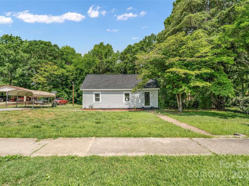 509 Hetty Hill Street, Gaffney, SC 29340.  MLS# CAR4248064, YatesRealty ID 25575. Front of Home (2)