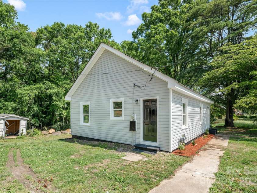 509 Hetty Hill Street, Gaffney, SC 29340.  MLS# CAR4248064, YatesRealty ID 25575. Left of Home