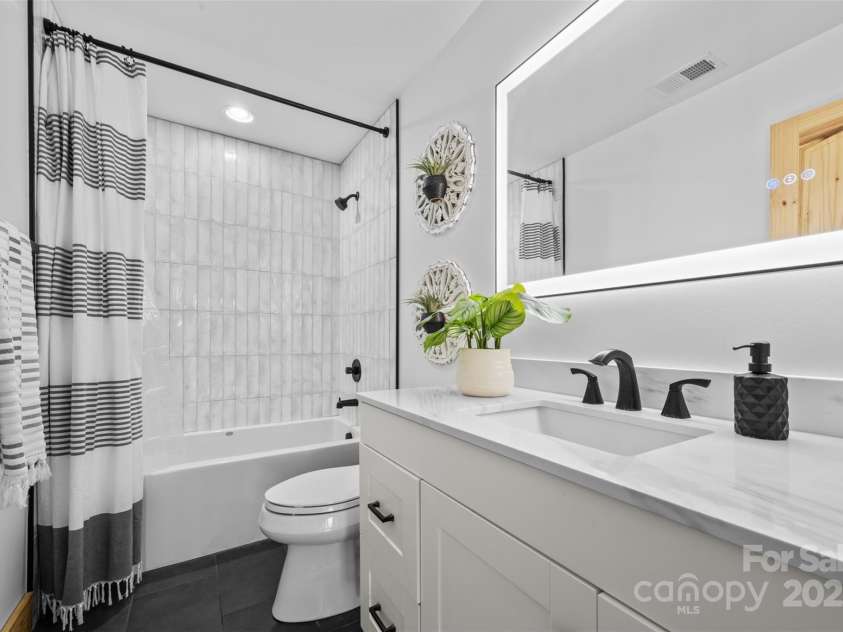 527 Cedar Trail, Fleetwood, NC 28626.  MLS# CAR4271536, YatesRealty ID 25576. Full bathroom upstairs