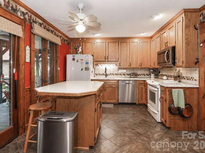 156 Monte Vista Road, Statesville, NC 28625.  MLS# CAR4379805, YatesRealty ID 25577. 