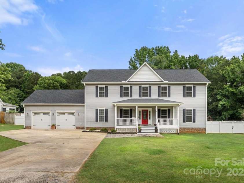 7545 Haley Lane, Indian Land, SC 29707.  MLS# CAR4215589, YatesRealty ID 25577. Welcome to 7545 Haley Lane!