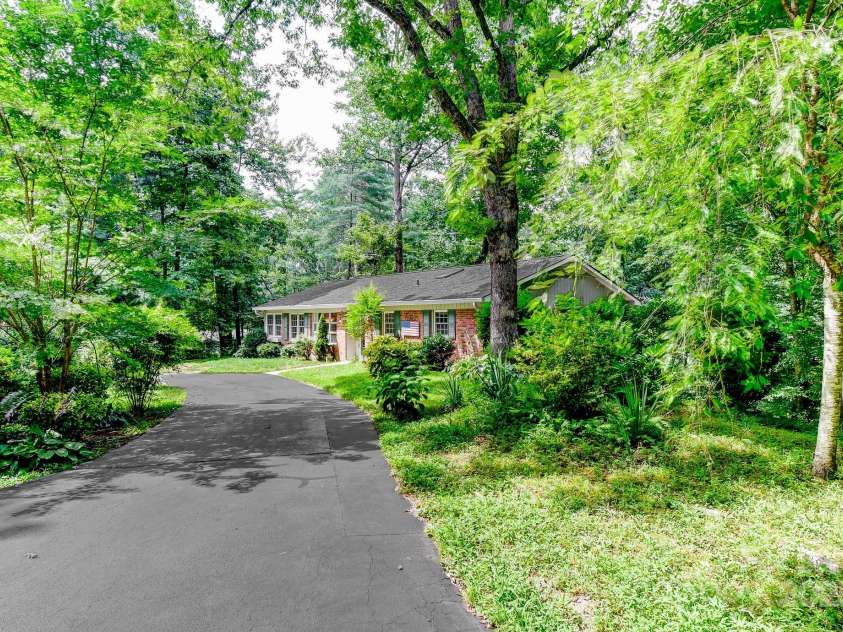 171 Surry Lane, Hendersonville, NC 28791.  MLS# CAR4280412, YatesRealty ID 25578. 