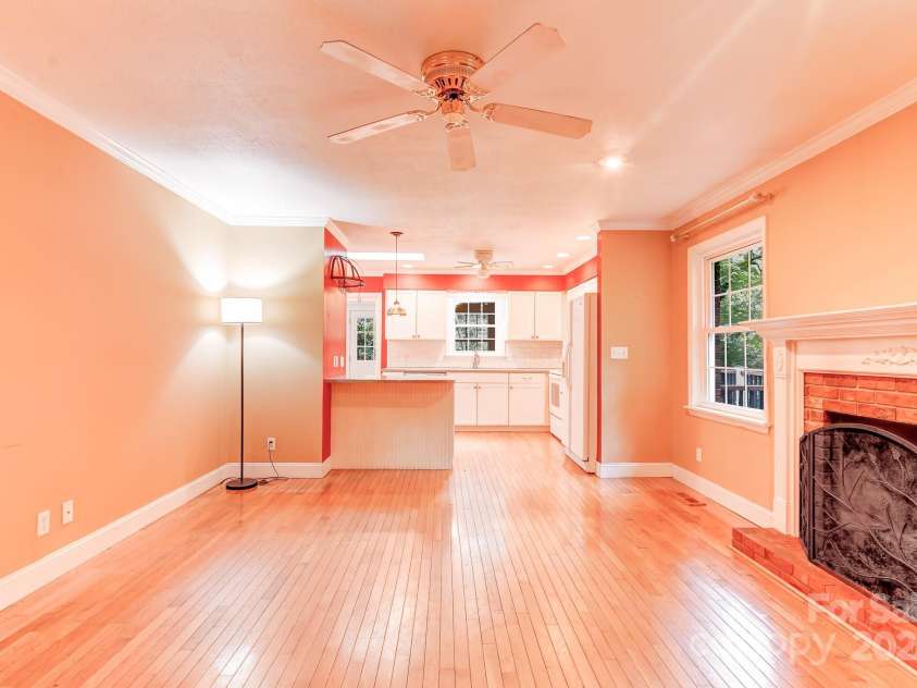 171 Surry Lane, Hendersonville, NC 28791.  MLS# CAR4280412, YatesRealty ID 25578. 