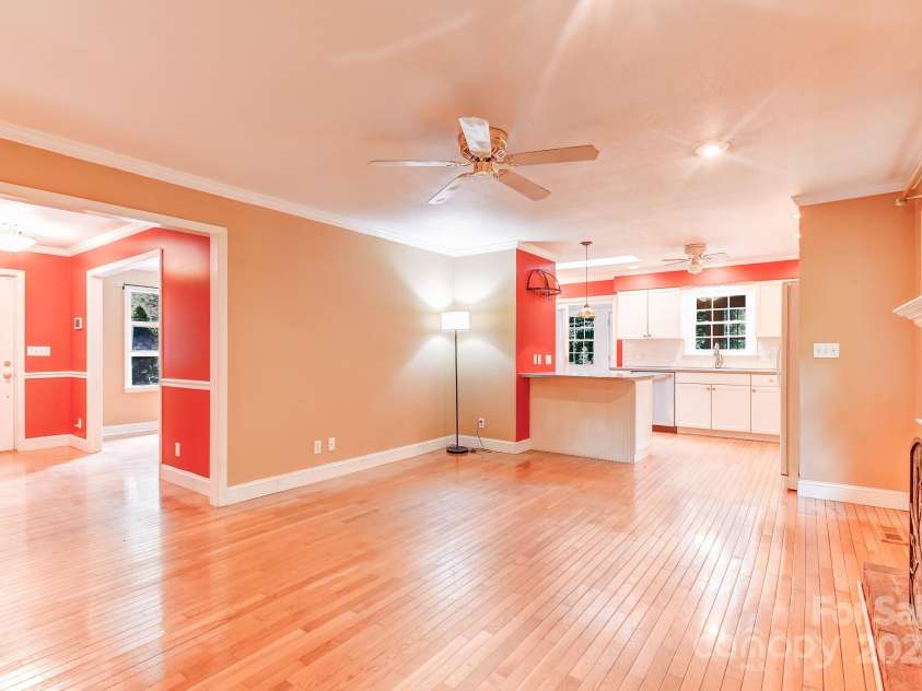 171 Surry Lane, Hendersonville, NC 28791.  MLS# CAR4280412, YatesRealty ID 25578. 